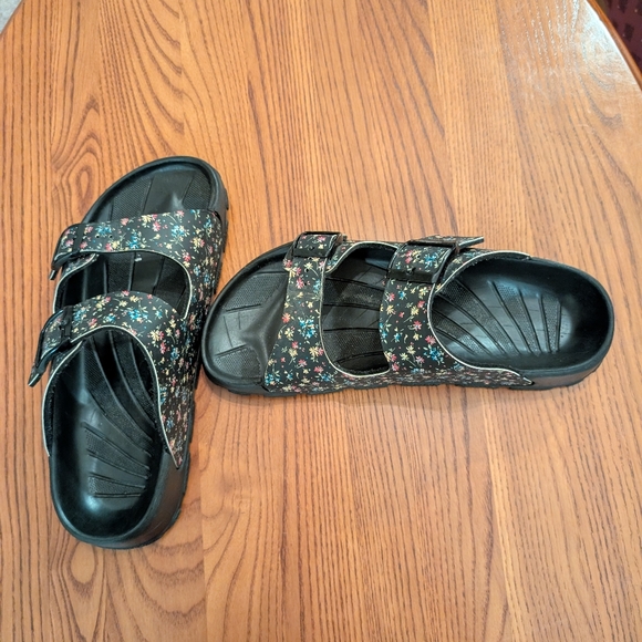 Birki's Floral Black Sandals, Size 39 - Picture 7 of 8